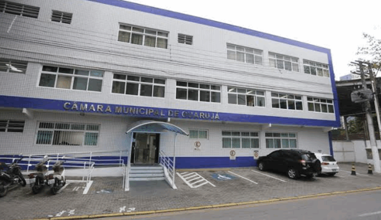 Ambulantes das praias de Guarujá recebem curso oferecido na Câmara Municipal