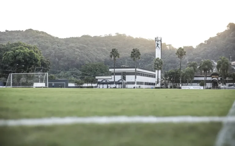 Com marretadas de Neymar Pai, Santos inicia reforma no CT da base