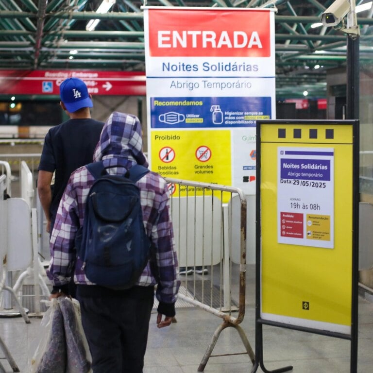 Frio castiga SP e ativa abrigo emergencial na estação Pedro II