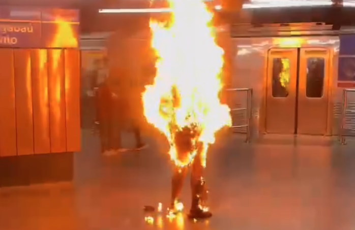 Morre homem que ateou fogo ao próprio corpo no Metrô de SP