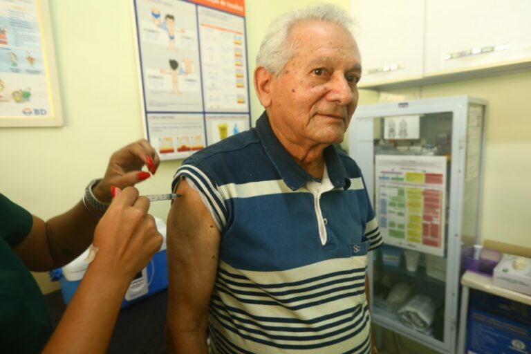 Vacinação contra a gripe é ampliada para Casas do Idoso em São José