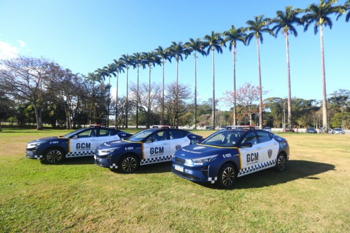 GCM localiza criança autista que havia se perdido dos pais em São José dos Campos