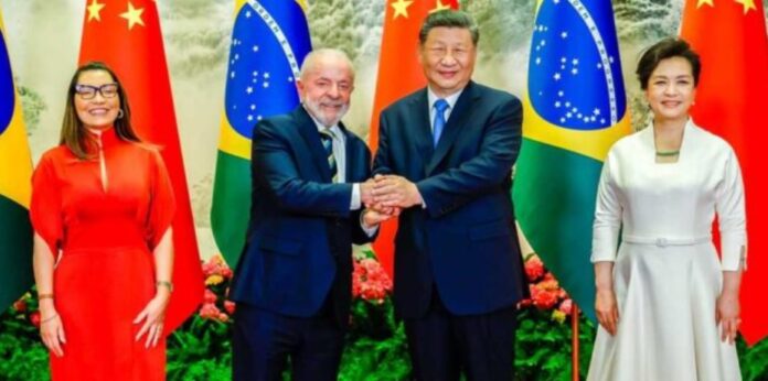 Janja estava certa ou errada quando quebrou o protocolo e falou sobre as redes sociais com o Xi Jinping na China?