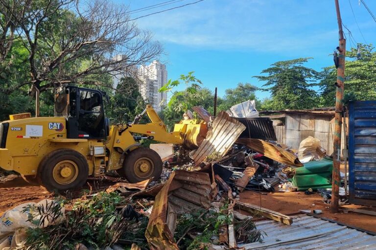 Mais de 100 toneladas de lixo são retiradas da Estrada do Boiadeiro