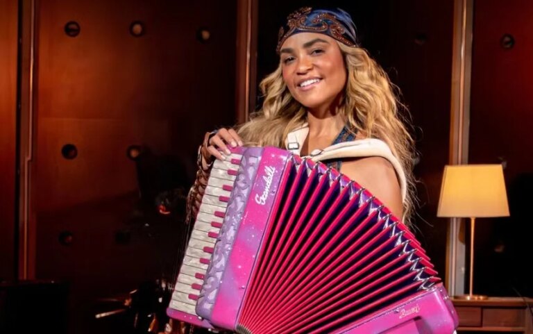 Lucy Alves transforma clássicos do rock nacional em forró no EP ‘Me Encontra’