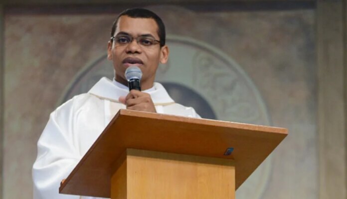 “O papa é o maior influenciador do mundo”, diz padre brasileiro