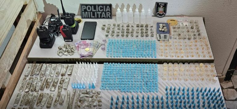 ‘Olheiro’ e dois comparsas são presos por tráfico de drogas em Morro do Fontana em Santos