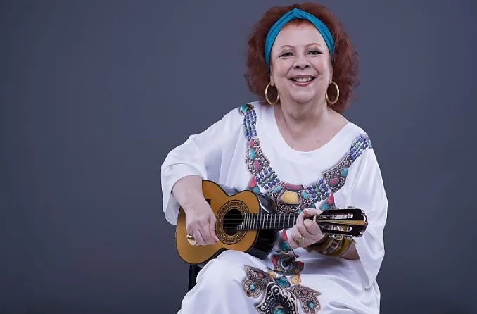 Os 10 maiores sucessos na voz de Beth Carvalho