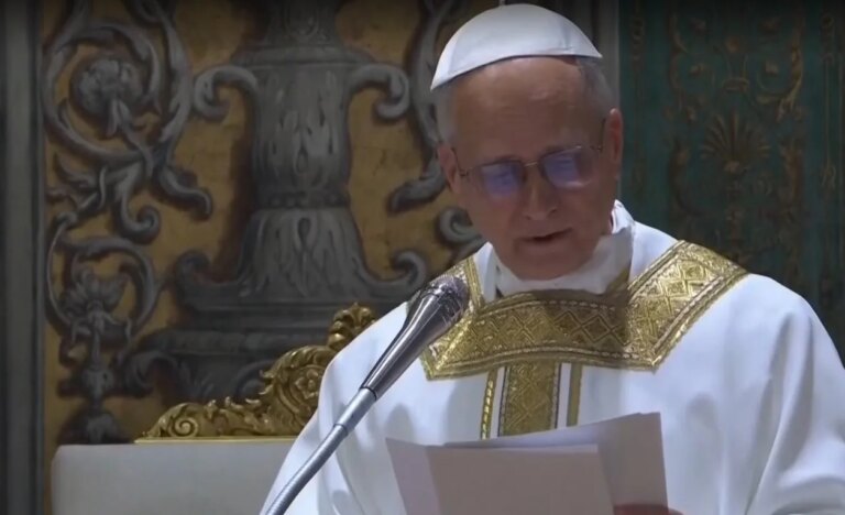 Papa Leão XIV diz que Igreja deve ser ‘farol nas noites do mundo’ em sua primeira homilia