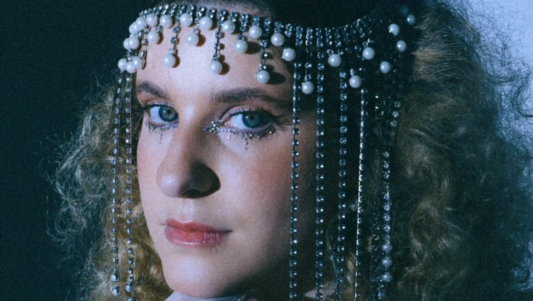 Rebeca lança o EP “Órbitas”