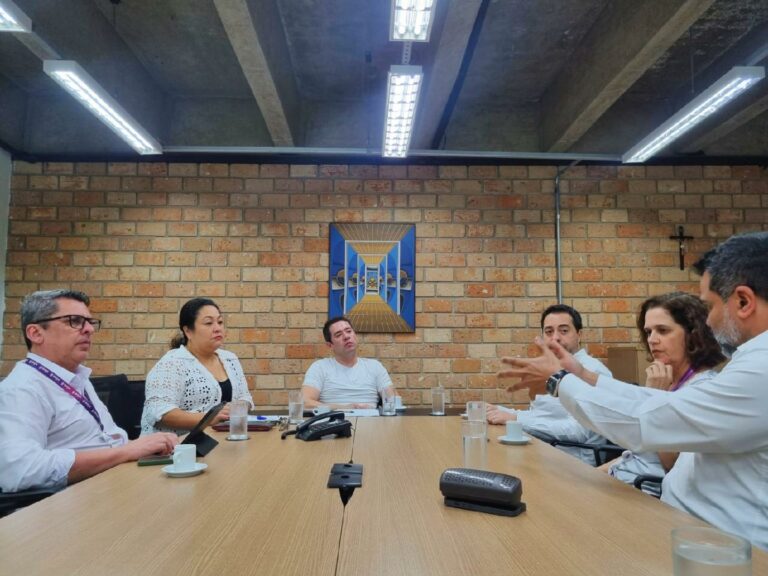 Prefeitura discute inovações em conectividade para espaços públicos