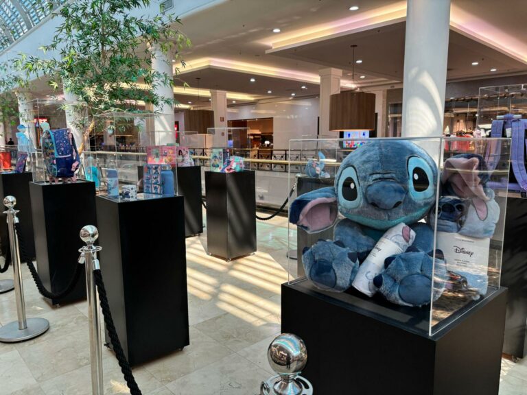 Praiamar Shopping promove ‘meet & greet’ em comemoração ao lançamento do filme Lilo & Stitch