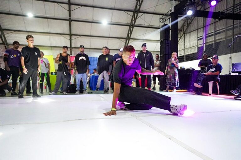 Centro da Juventude passa a oferecer aulas gratuitas de breakdance em São José