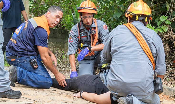 Defesa Civil de Itanhaém realiza treinamentos com procedimentos de emergência para profissionais e população