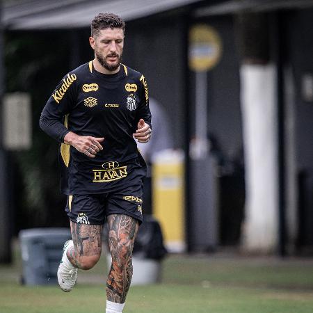 Zé Rafael tem vida nova no Santos e quer apagar má impressão do Palmeiras