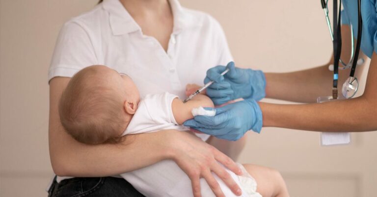 Vacinação dos bebês contra sarampo e meningites muda em Santos 