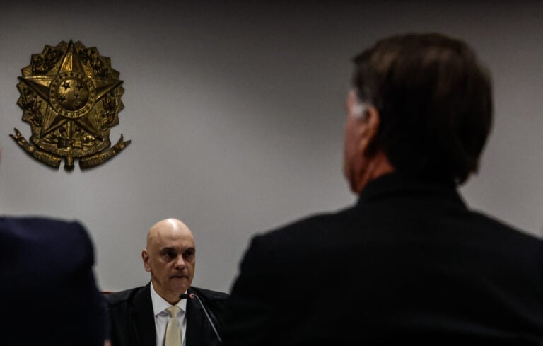 O ex-presidente Jair Bolsonaro (PL) chega para o segundo dia de interrogatórios na Primeira Turma do STF (Supremo Tribunal Federal) dos sete acusados da trama golpista de 2022: frente a frente com o ministro Alexandre de Moraes | Gabriela Biló/Folhapress
