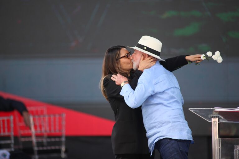 O presidente Luiz Inácio Lula da Silva (PT) durante encontro de celebração dos avanços do Novo Acordo do Rio Doce, homologado no ano passado, na cidade de Mariana, região central de Minas Gerais, nesta quinta-feira (12) | Alex de Jesus/O Tempo/Folhapress)