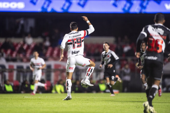 Dinenno faz sua estreia na partida entre Sao Paulo X Vasco, pela decima segunda rodada do Campeonato Brasileiro | LEONARDO DIAS/Agencia Enquadrar/Folhapress Dinenno faz sua estreia na partida entre Sao Paulo X Vasco, pela decima segunda rodada do Campeonato Brasileiro | LEONARDO DIAS/Agencia Enquadrar/Folhapress