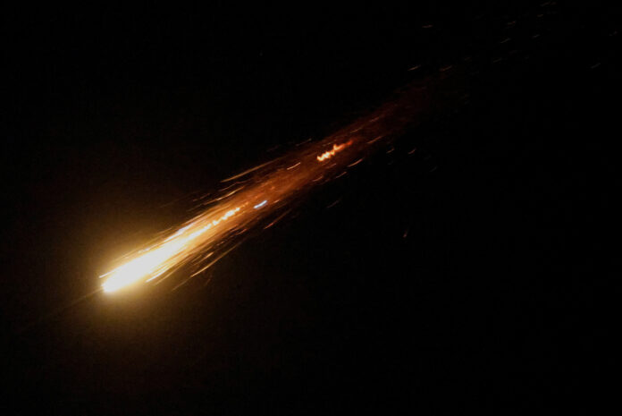 Um míssil lançado do Irã é visto da cidade de Ashkelon, Israel } REUTERS/Amir Cohen Um míssil lançado do Irã é visto da cidade de Ashkelon, Israel } REUTERS/Amir Cohen