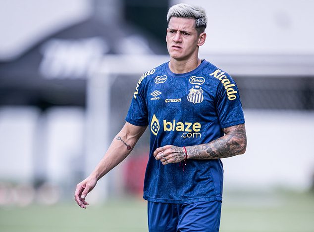 Athletico-PR recebe proposta por Leo Godoy; Santos não vai cobrir