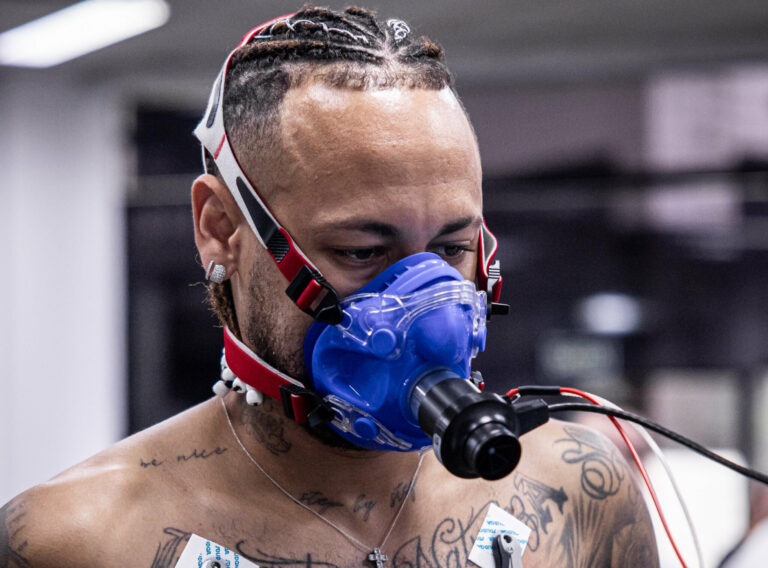 Com Neymar, elenco do Santos FC se reapresenta no CT Rei Pelé para início de intertemporada