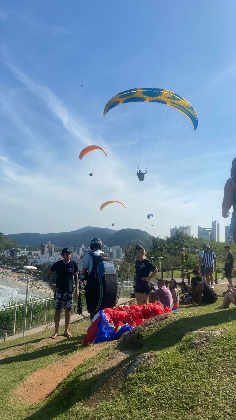 Doadores de sangue ganham desconto em voo de parapente em Guarujá; Saiba mais
