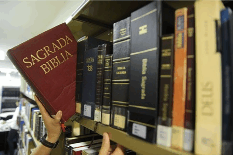 Católicos são maioria em todas as idades; evangélicos e sem religião são mais fortes entre jovens