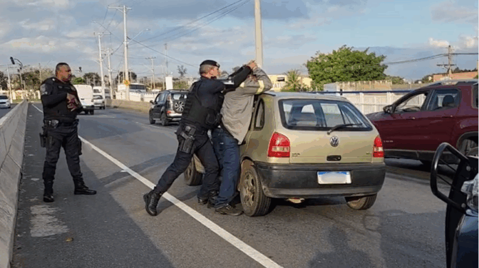 Homem invade casa da ex, comete roubo e é preso em Limeira