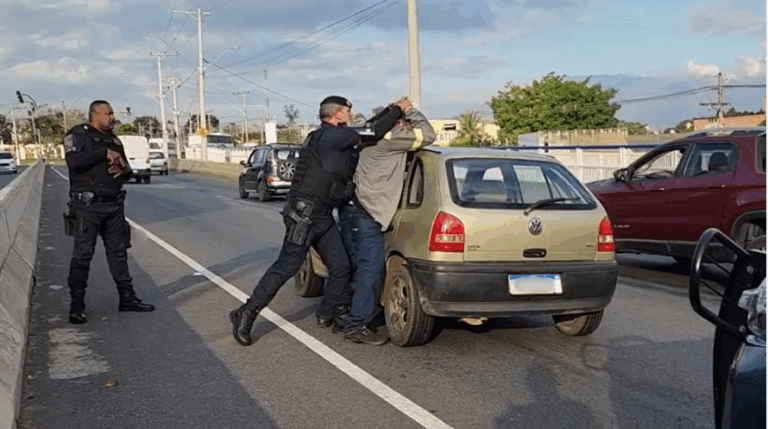 Homem invade casa da ex, comete roubo e é preso em Limeira