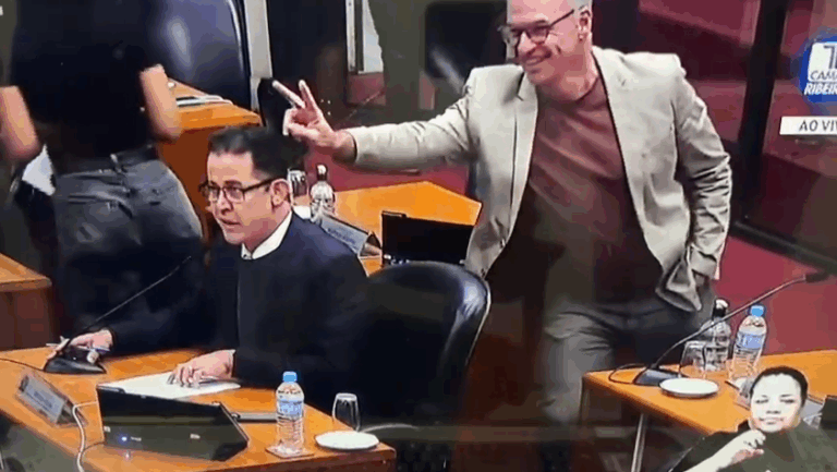 VÍDEO: TV Câmara flagra Rodini zombando de Brando com “chifrinho” e vereador promete encaminhar caso à presidência