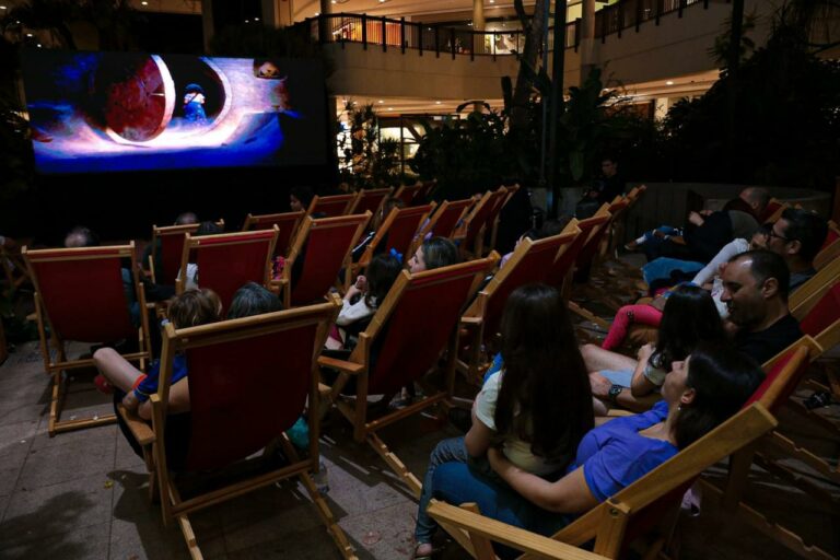 Cine Open Air retorna ao Galleria Shopping com sessões gratuitas e clima romântico