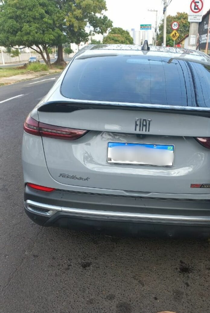 Mulher perde R$ 3,5 milhões em golpe do amor e homem é preso Mulher perde R$ 3,5 milhões em golpe do amor e homem é preso