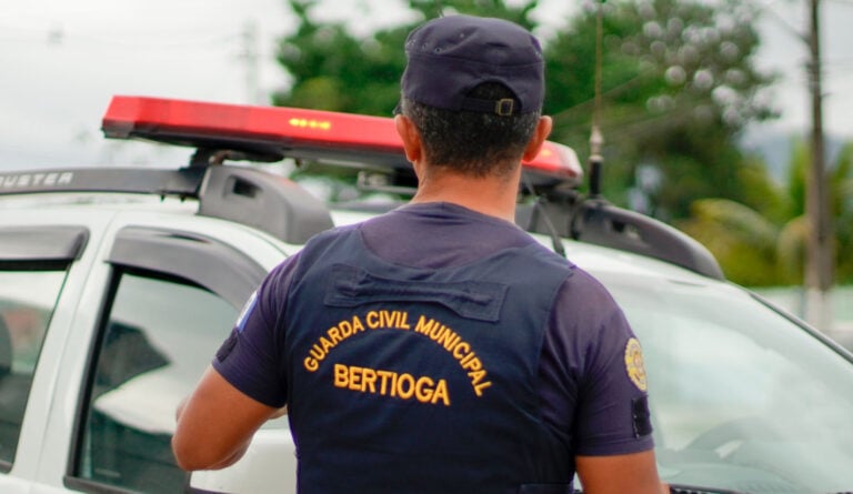 Centro de Monitoramento flagra pichação e homem acaba detido em Bertioga