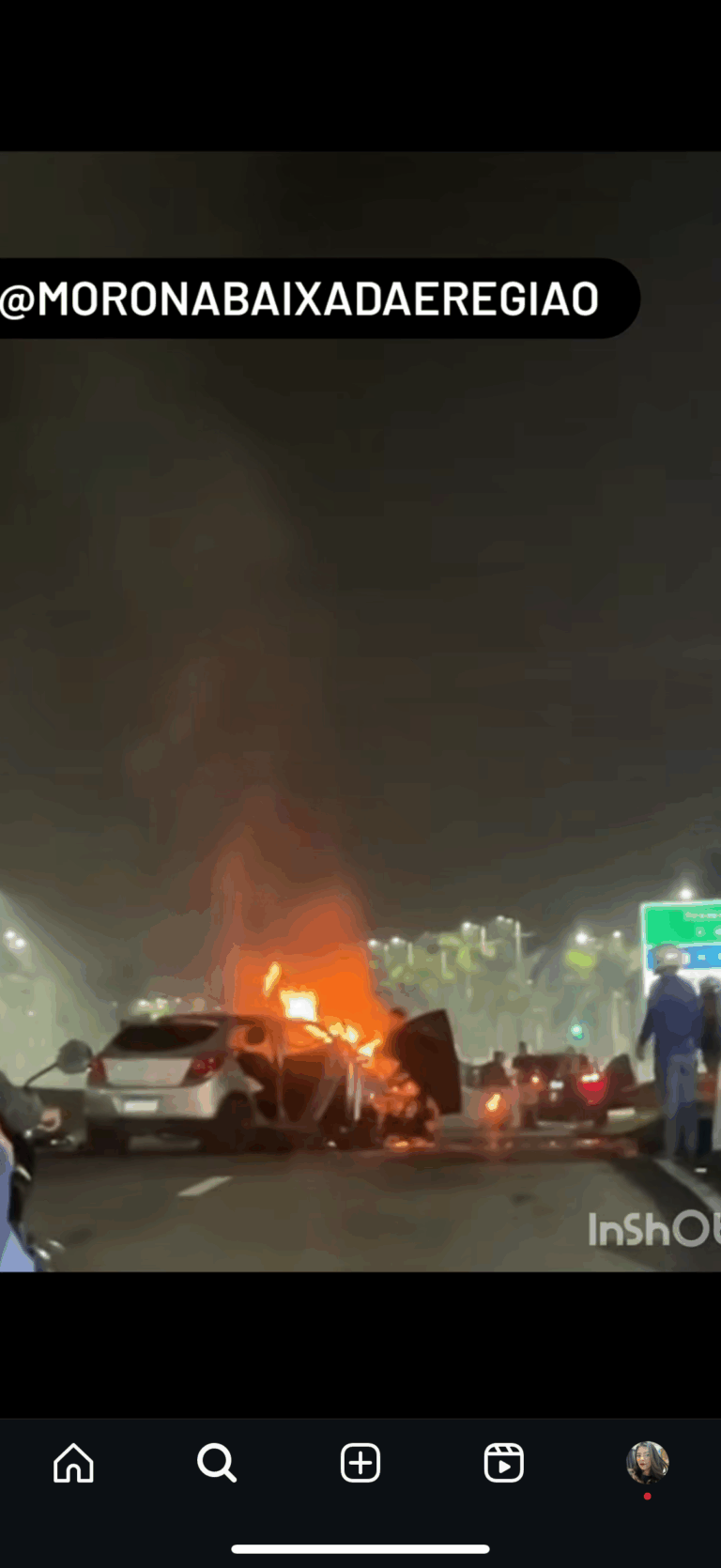 Acidente entre dois carros resulta em incêndio na Via Expressa Sul em Praia Grande