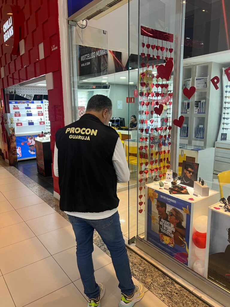 Operação do Procon Guarujá fiscaliza lojas para o Dia dos Namorados