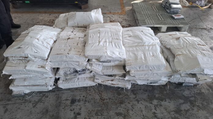 Receita Federal - Apreensão de 657 kg de cocaína em carga de café - Foto 16