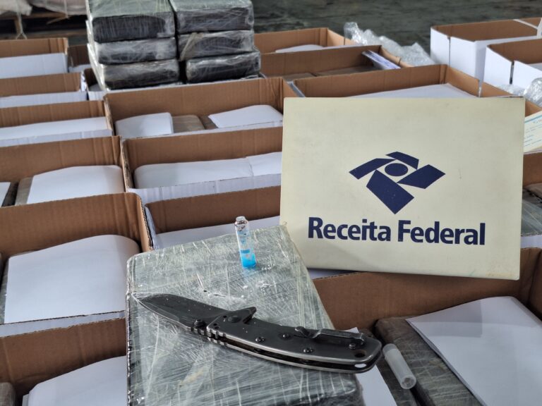 Receita Federal apreende cocaína escondida em carga de papel sulfite no Porto de Santos; VÍDEO