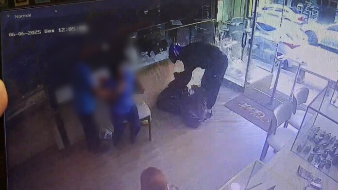 THATHI-9904.00_15_07_05.Quadro001