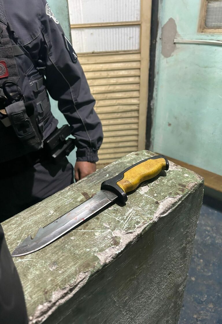 Criminoso é preso em flagrante após tentativa de homicídio com faca em São José