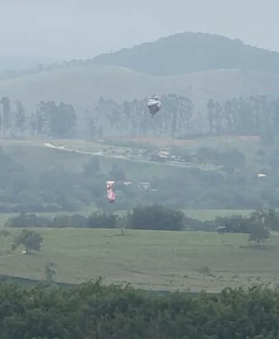 VÍDEO: Balão cai em área de mata no Urbanova, em São José