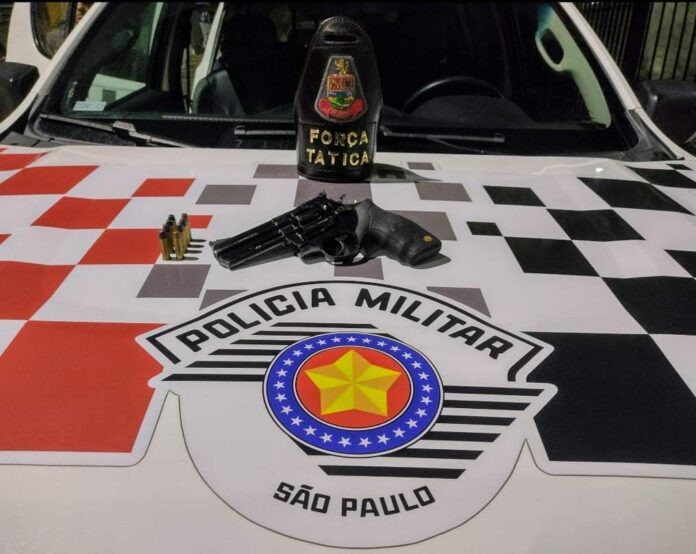 PM prende homem por posse ilegal de arma de fogo em Lorena