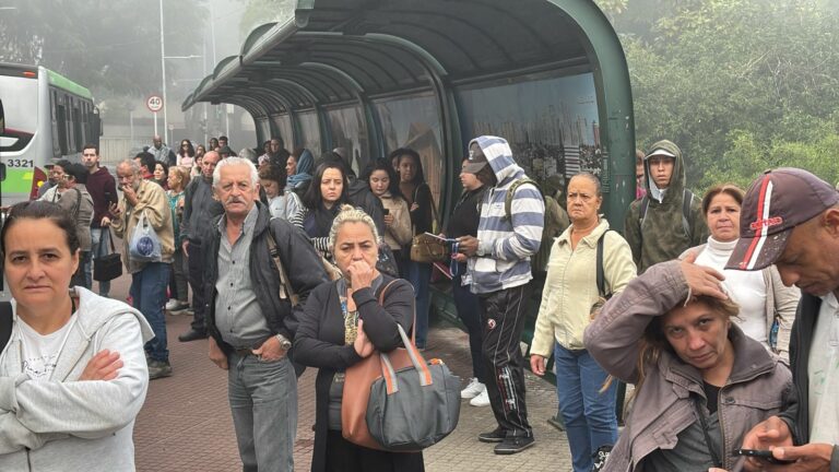 Assembleia de motoristas e cobradores atrasa saída dos ônibus em São José e Jacareí