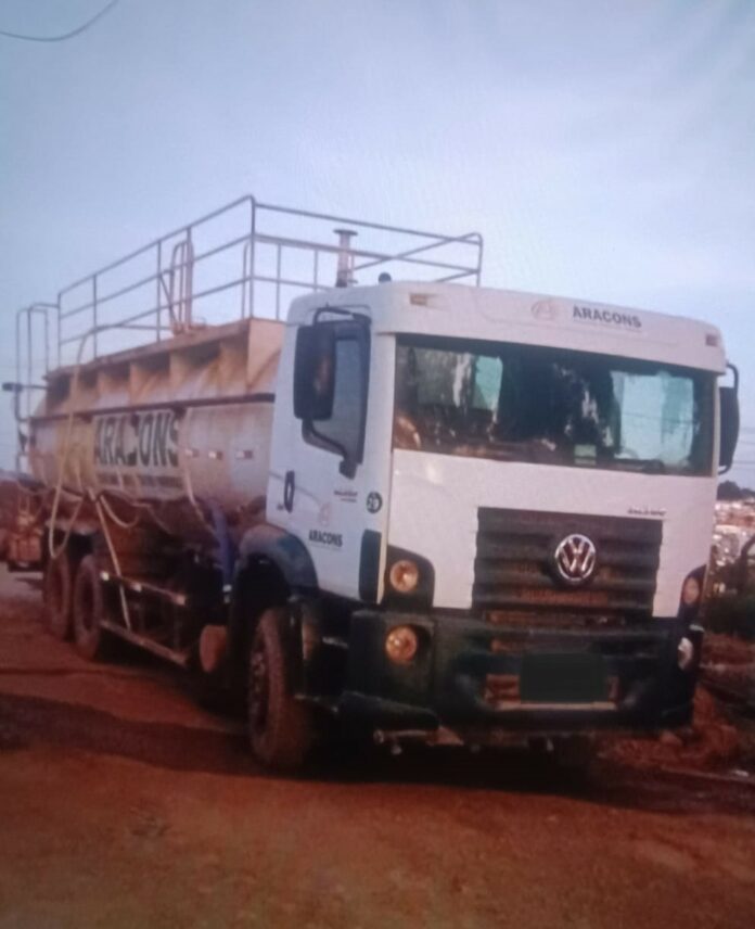 Foto do caminhão pipa roubado