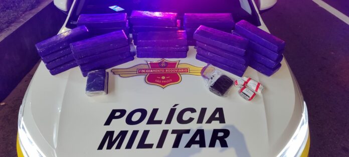 Mais de 30 kg de drogas são apreendidos e homem é preso em São José Mais de 30 kg de drogas são apreendidos e homem é preso em São José