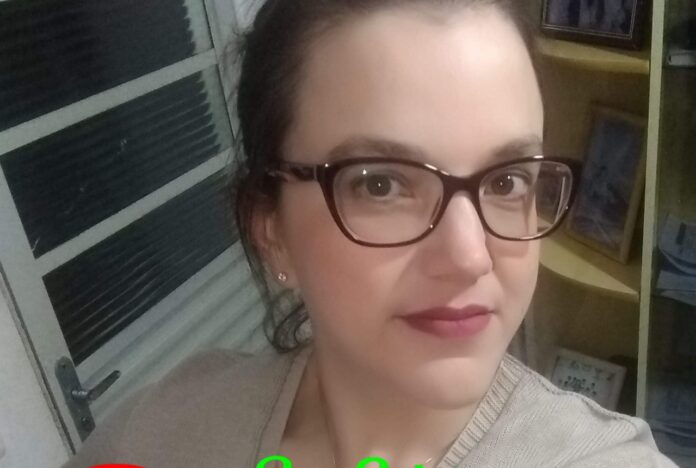 Câmeras de segurança registraram momento em que carro de enfermeira derrapou em óleo