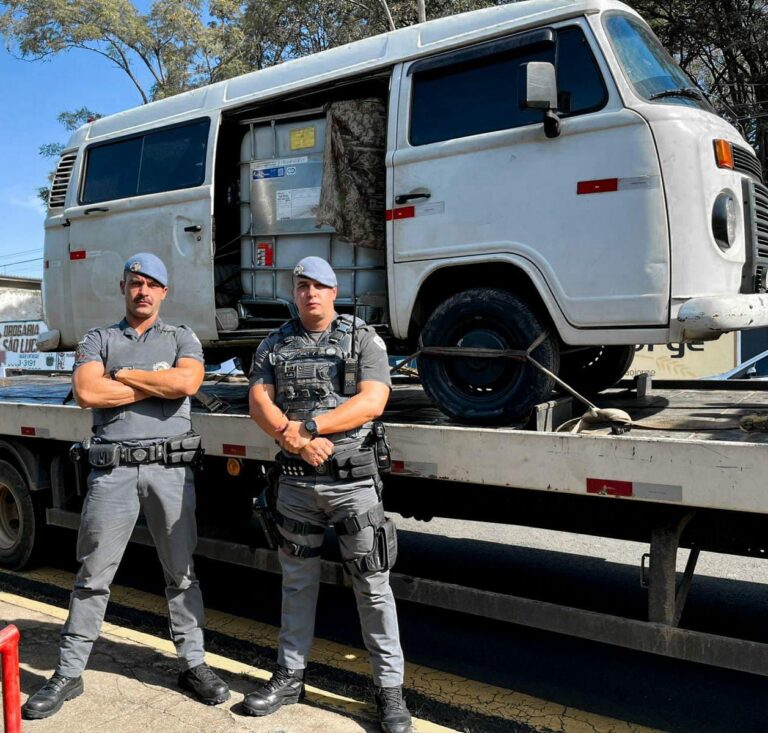 Policiais reponsáveis pela apreensão