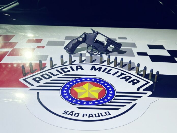 Homens são presos em São José por violência doméstica e porte ilegal de arma Homens são presos em São José por violência doméstica e porte ilegal de arma