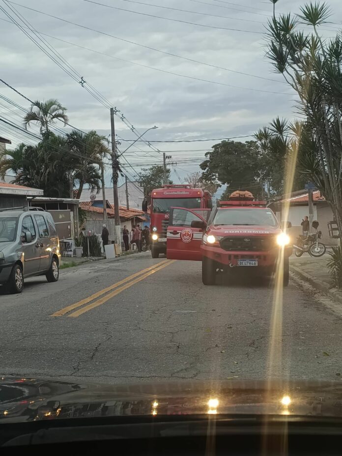 Incêndio atinge casa no Jardim da Granja, em São José