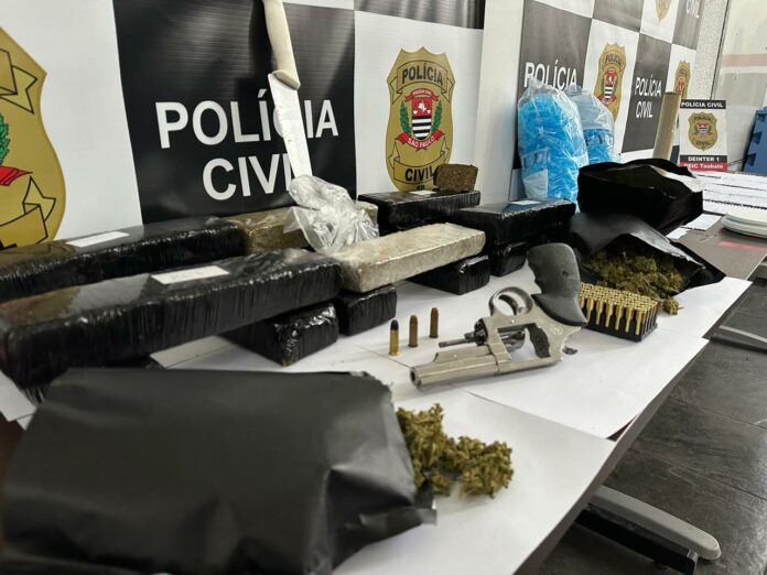 Polícia Civil apreende drogas, arma e munições durante operação em Taubaté